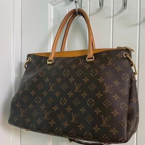 Louis Vuitton Pallas! Authentic
